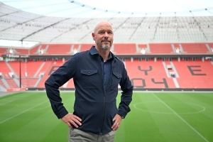 滕帅首战惨败！球迷：笑炸了；居然有老曼联球迷支持他而不是C罗