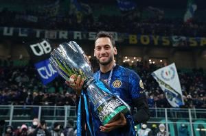 米体：费内巴切正尝试引进国米中场恰尔汗奥卢，愿报价2000万欧