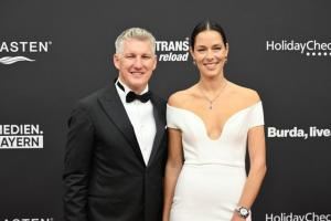 结束9年婚姻💔小猪和伊万诺维奇因“不可调和的分歧”离婚