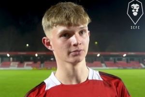 记者：利物浦敲定17岁英格兰前锋赖特，红军在竞争中击败阿森纳