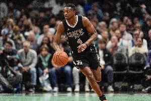 💰福克斯4年2.29亿新合同细节：起薪5100万美元 最后一年6330万