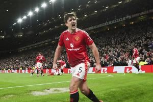 曾创中卫转会费纪录！6年前的今天，曼联从莱斯特城签下马奎尔