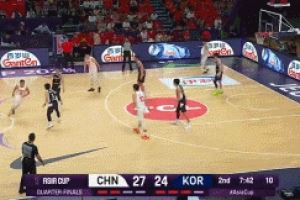 突施冷箭！朱俊龙埋伏底角飚进三分 将分差拉到6分打停韩国