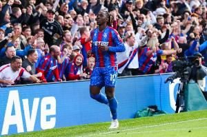 卫报：因潜在转会，埃泽&格伊首轮联赛是否出战切尔西存疑