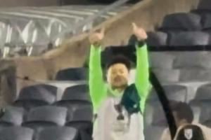 媒体人：杨立瑜确实朝球迷竖的是大拇指，只是置气不是侮辱