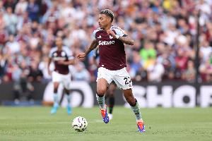 罗杰斯近两赛季各项赛事运动战助攻16次，同期英超球员仅次萨拉赫